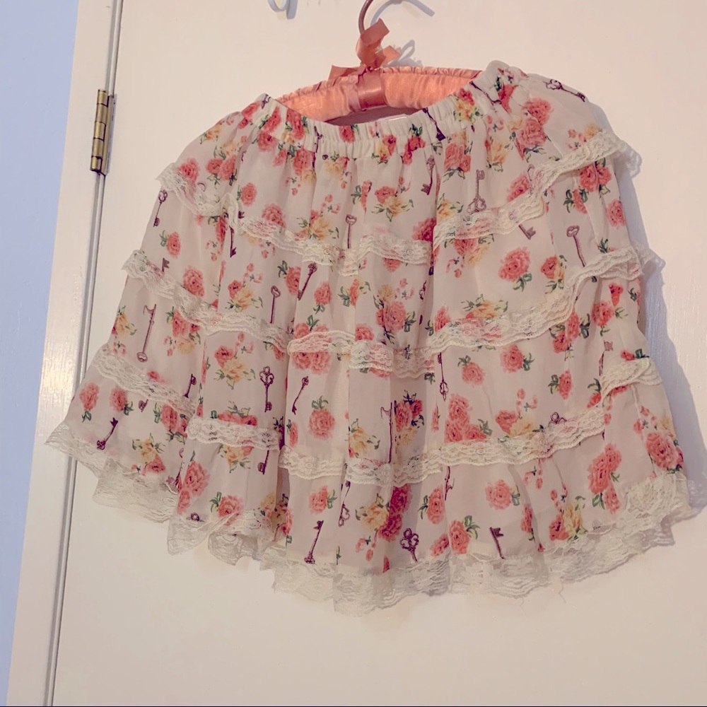 Bodyline Lace and floral designed skirt